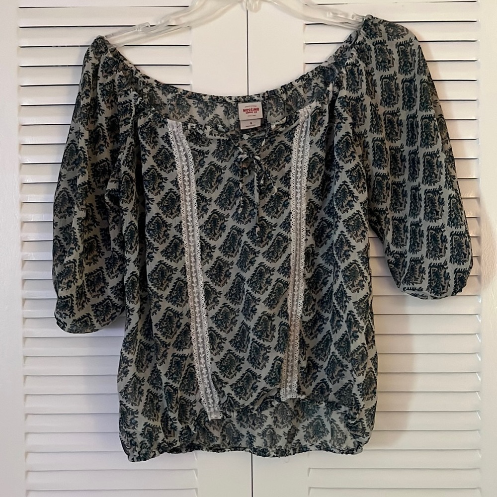 Patterned flowy blouse